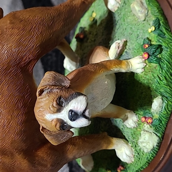 VINTAGE THE DANBURY MINT CHIP OFF THE OLD BLOCK BOXERS DOG FIGURINE - Picture 3 of 13